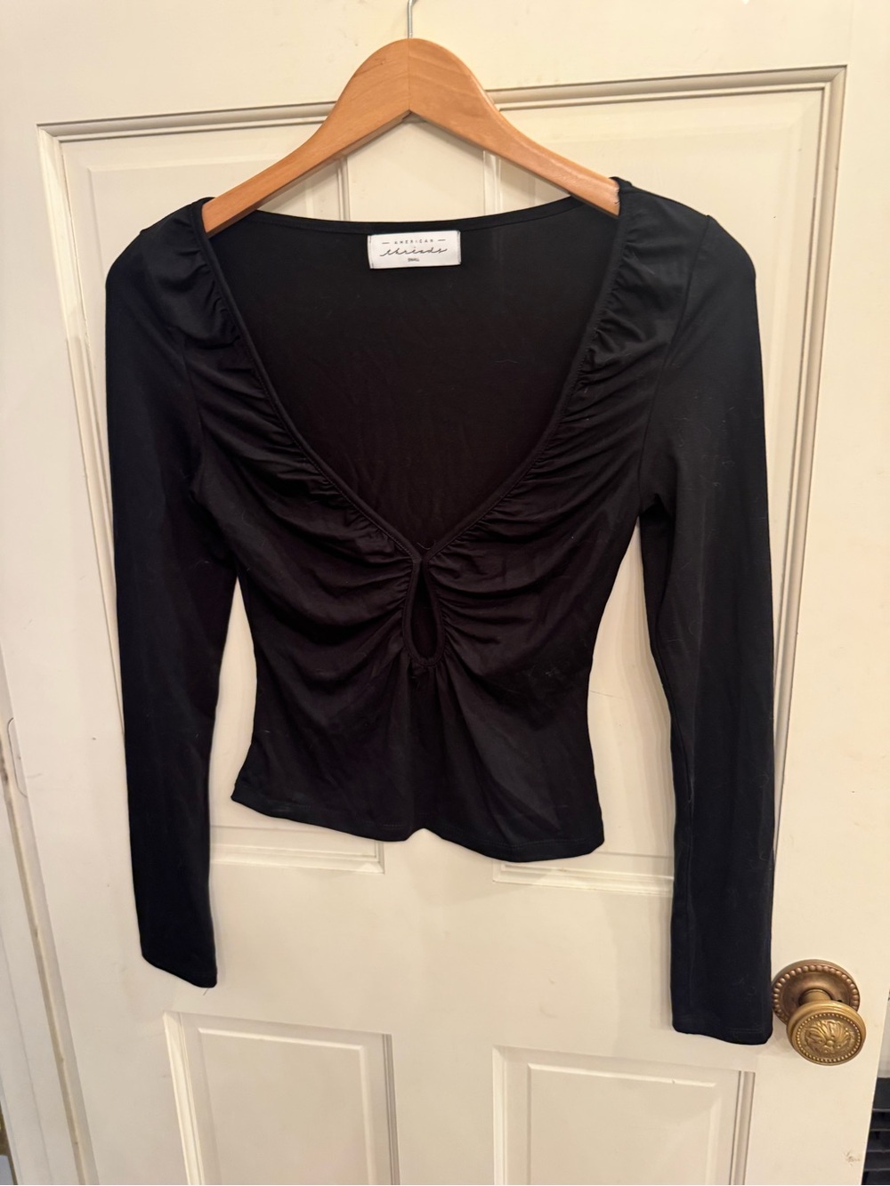 NWOT American Threads Black Ruched Keyhole Long-Sleeve Top